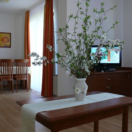 Szerencsemak Panzio Apartment Kehidakustany Ruang foto