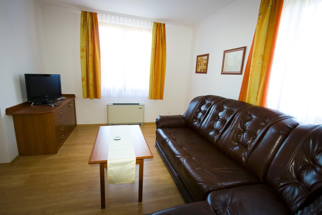 Szerencsemak Panzio Apartment Kehidakustany Ruang foto
