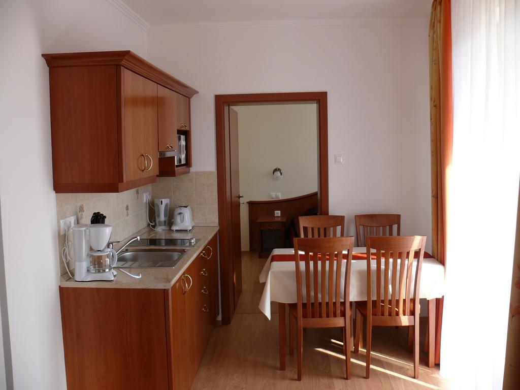 Szerencsemak Panzio Apartment Kehidakustany Ruang foto