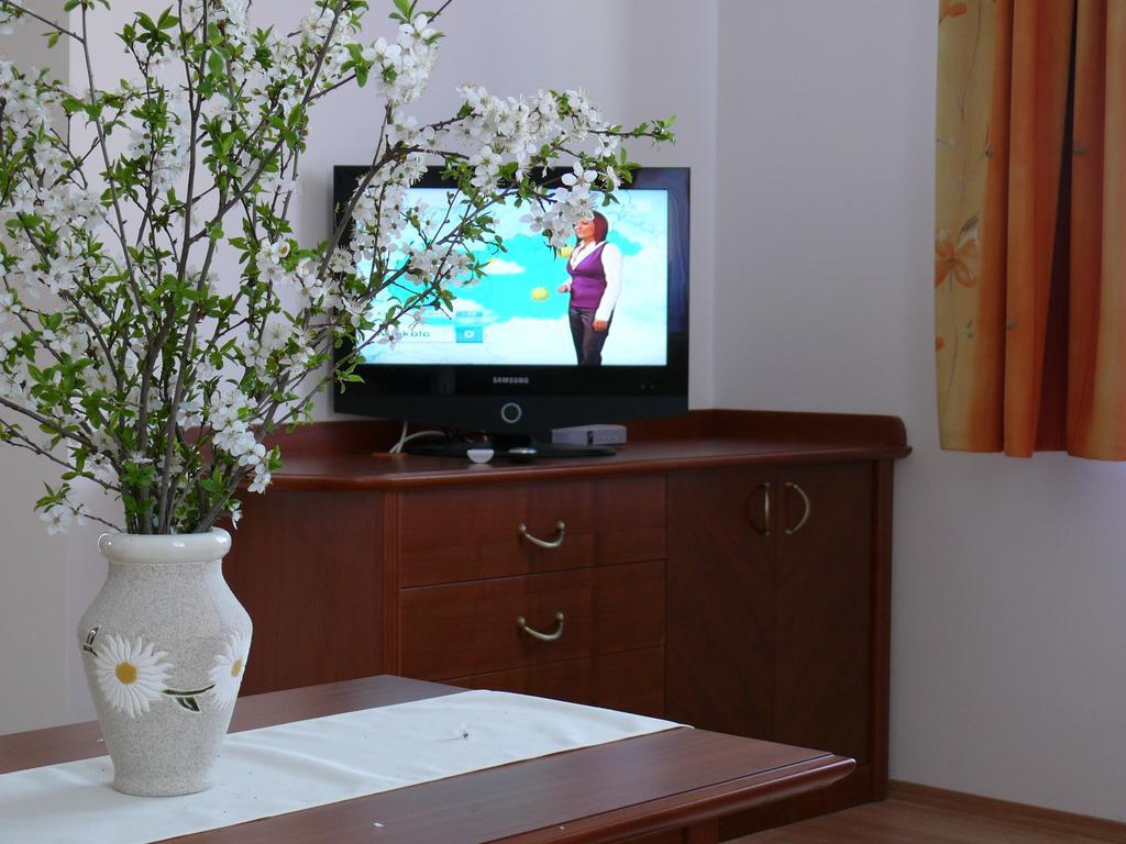 Szerencsemak Panzio Apartment Kehidakustany Ruang foto