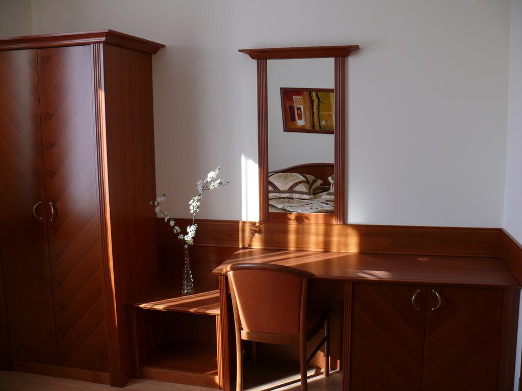 Szerencsemak Panzio Apartment Kehidakustany Ruang foto