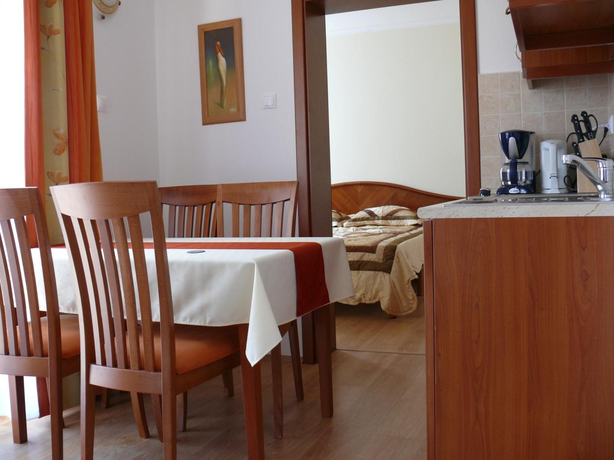 Szerencsemak Panzio Apartment Kehidakustany Ruang foto