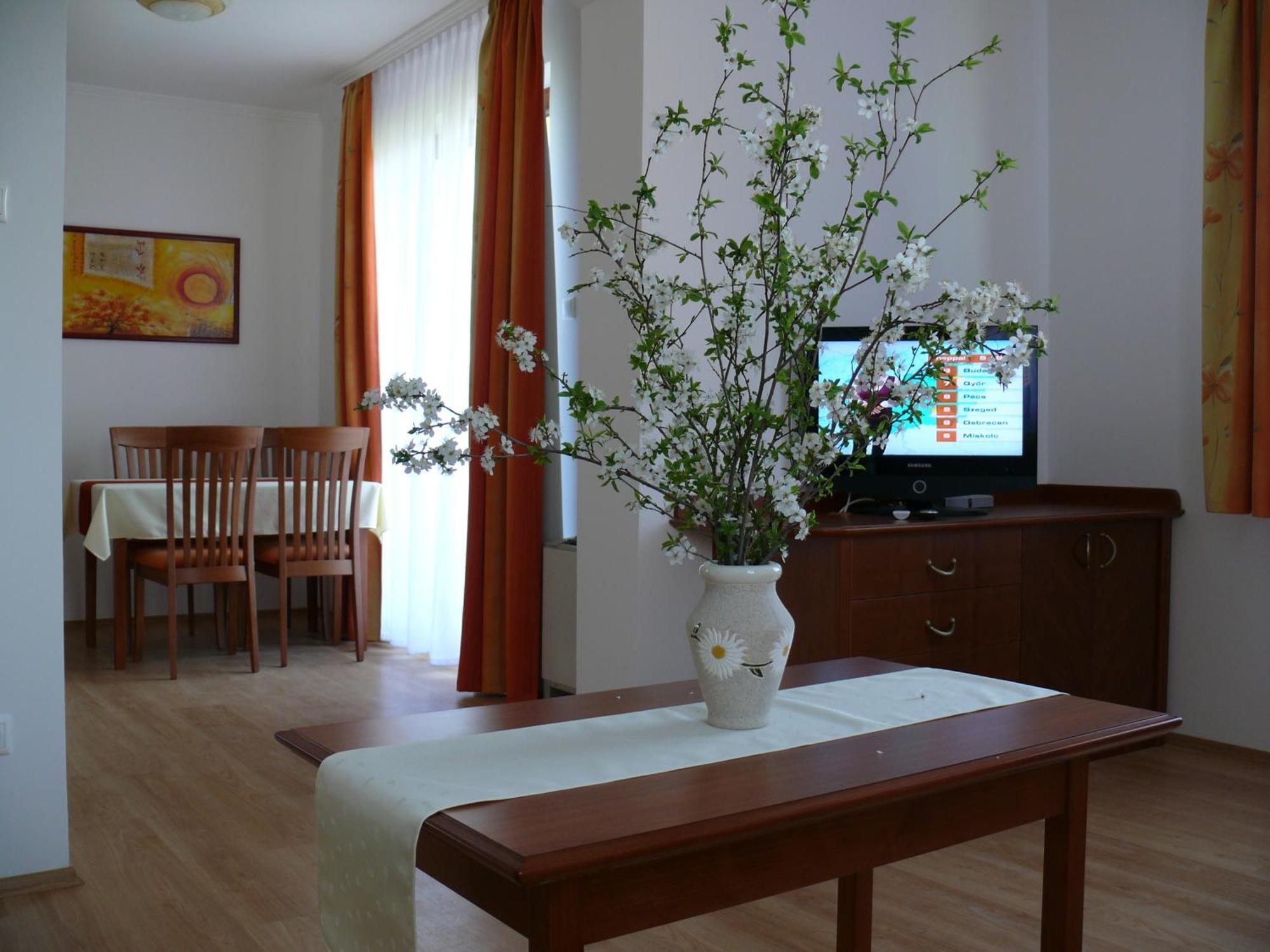 Szerencsemak Panzio Apartment Kehidakustany Ruang foto