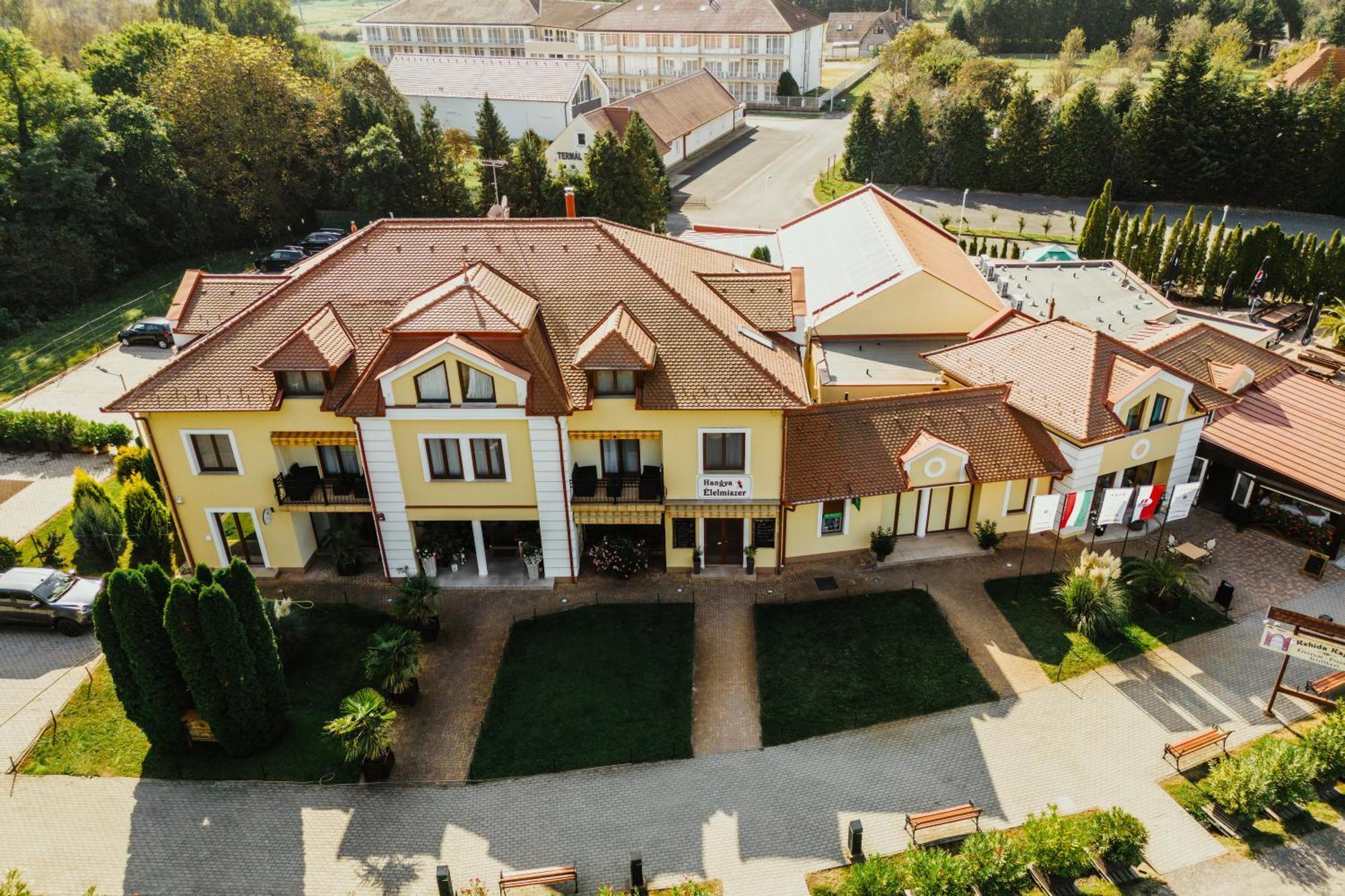 Szerencsemak Panzio Apartment Kehidakustany Bagian luar foto